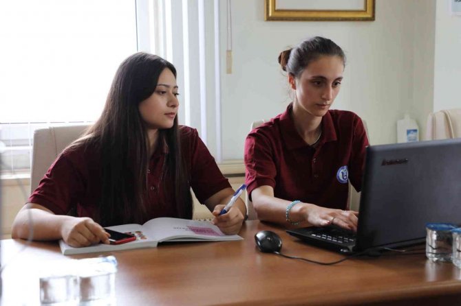 Barü, “Üniversiteni Keşfet Yök Sanal Fuarı 2022”de Öğrencilerle Buluşuyor