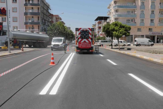 Batman’da Silinmeye Yüz Tutmuş Yol Çizgileri Daha Belirgin Hale Getiriliyor