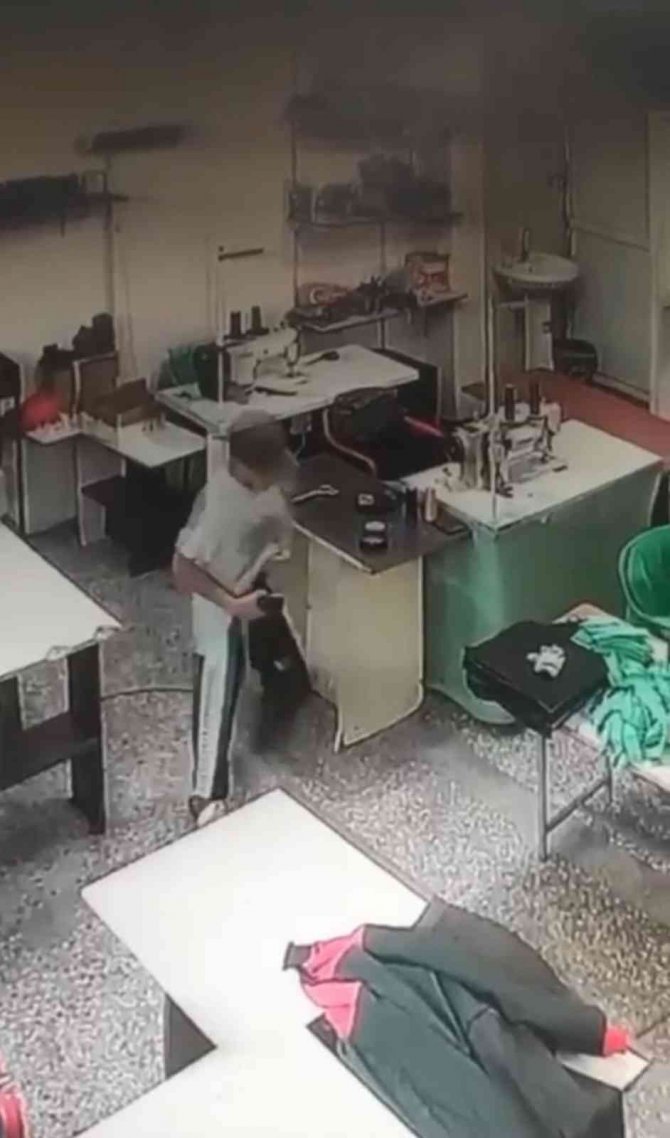 Öğle Arası Tatilindeki İş Yerine Giren Hırsız, 20 Bin Tl Değerindeki Telefonu Çaldı