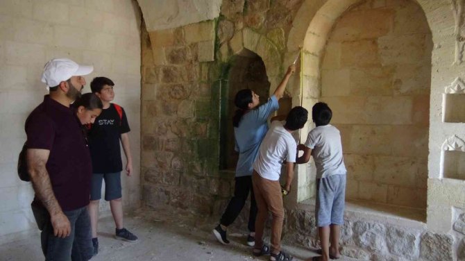 Öğrenciler Gercüş’ün Tarihi Konaklarını Gezerek İncelemelerde Bulundu