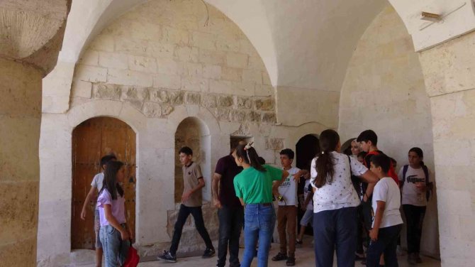 Öğrenciler Gercüş’ün Tarihi Konaklarını Gezerek İncelemelerde Bulundu