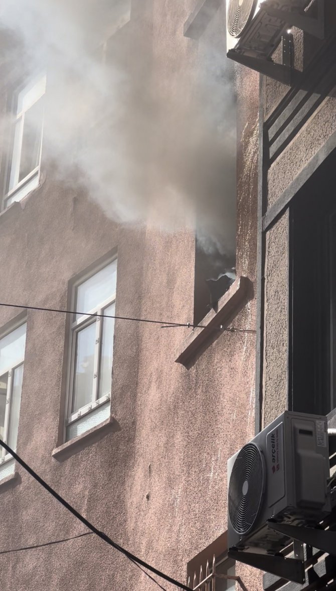 Beyoğlu’nda Otelde Yangın Paniği