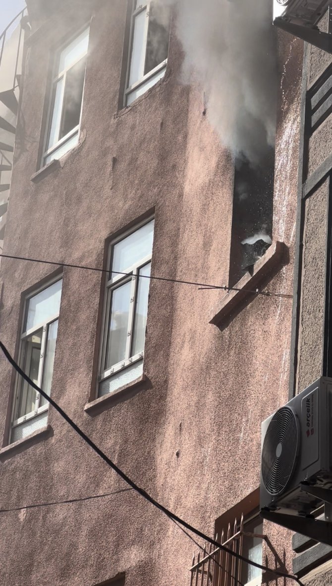 Beyoğlu’nda Otelde Yangın Paniği