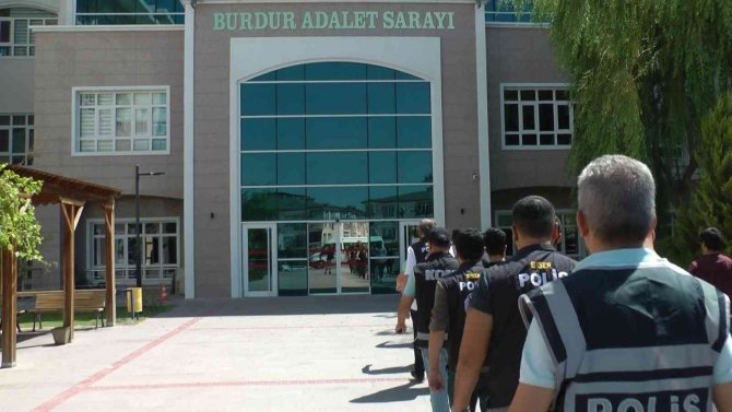 Burdur’da Siber Dolandırıcılığa 5 Tutuklama