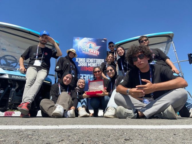 Buü’lü Öğrencilere Teknofest’te “En İ̇yi Takım Ruhu Ödülü”