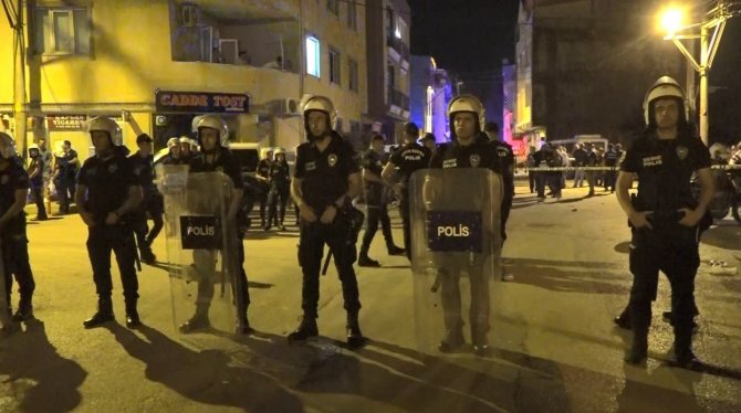 Bursa’da Taşlı Bıçaklı Kavgada 2 Polis, 2 Bekçi Ve 2 Çalışan Yaralandı