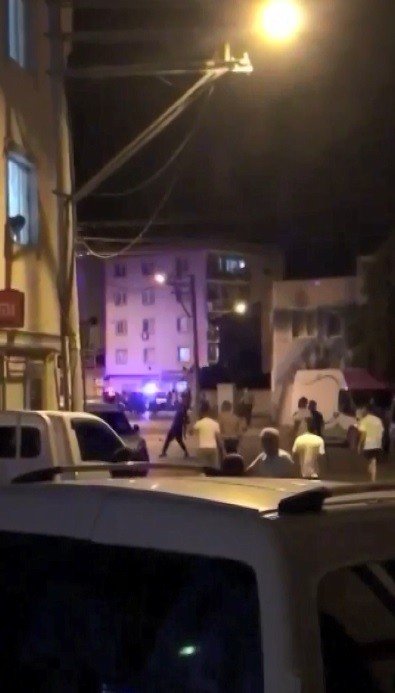 Bursa’da Taşlı Bıçaklı Kavgada 2 Polis, 2 Bekçi Ve 2 Çalışan Yaralandı