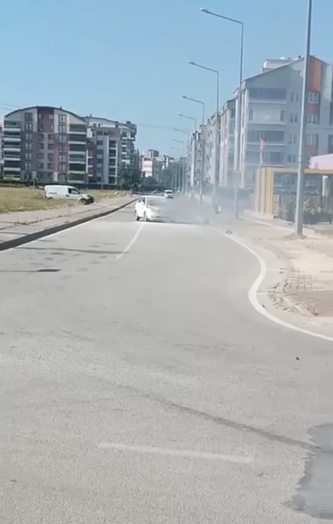 Bursa’da Seyir Halindeki Otomobilde Yangın Çıktı