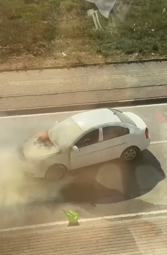 Bursa’da Seyir Halindeki Otomobilde Yangın Çıktı