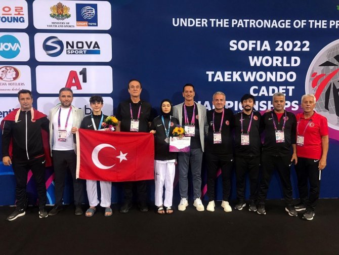 Kağıtsporlu Esila Dünya İkincisi Oldu