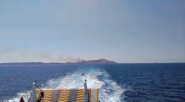 Tatil Bölgesi Bozcaada’da Otluk Yangını