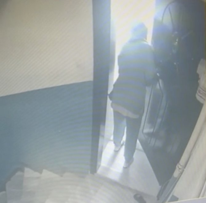 İ̇stanbul’da Kadın Hırsızlar Kamerada: Okula Başlayacak Çocuğun Kumbarasını Çaldılar