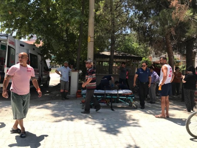 Hafif Ticari Araç Otomobile Çarptı; 4 Yaralı