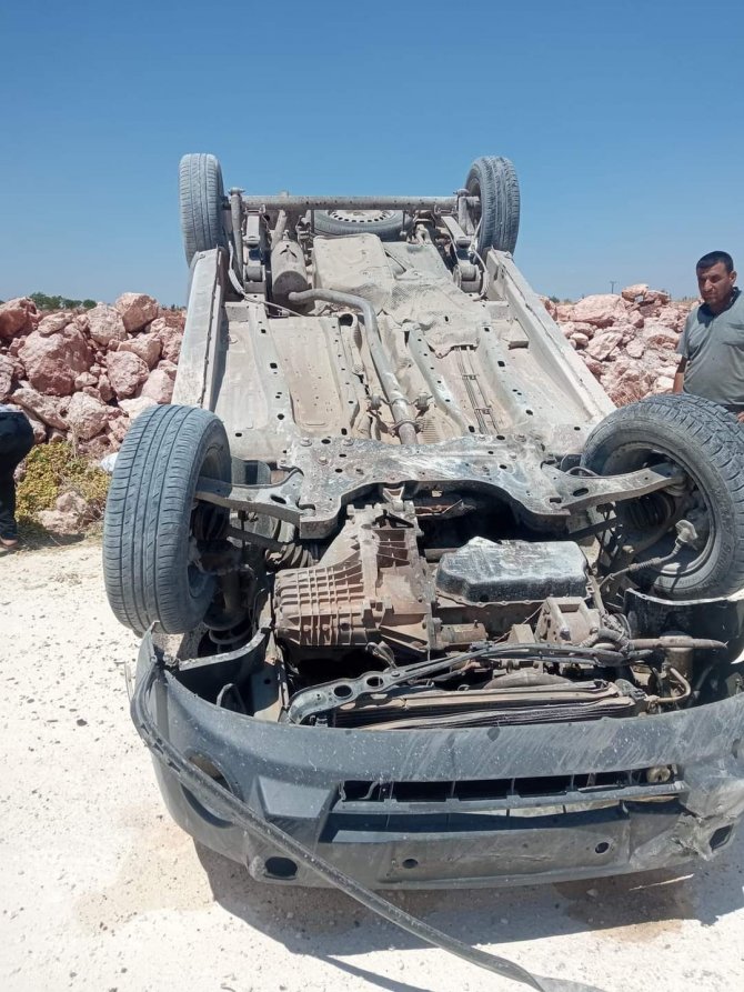 Hafif Ticari Araç Devrildi: 4 Yaralı
