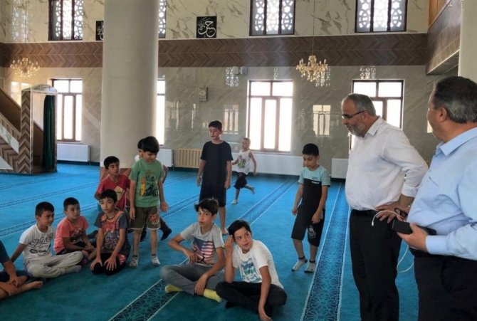 Diyanet İ̇şleri Başkan Yardımcısı İ̇şliyen, Minik Hafızlarla Buluştu