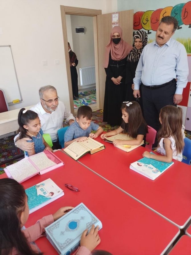 Diyanet İ̇şleri Başkan Yardımcısı İ̇şliyen, Minik Hafızlarla Buluştu
