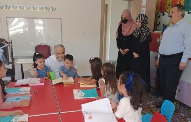 Diyanet İ̇şleri Başkan Yardımcısı İ̇şliyen, Minik Hafızlarla Buluştu