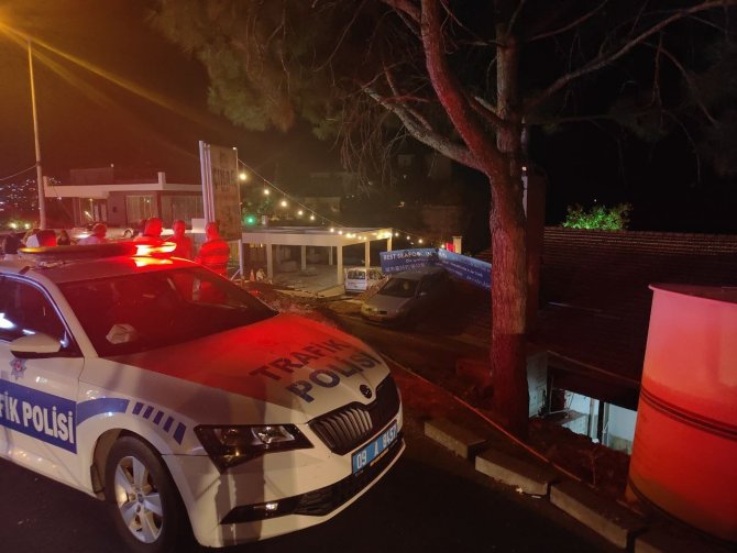 El Freni Çekilmeyen Otomobil, Çatıya Uçtu