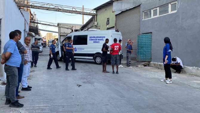 Esenyurt’ta İş Makinesine Kolunu Kaptıran Yabancı Uyruklu Şahıs Hayatını Kaybetti