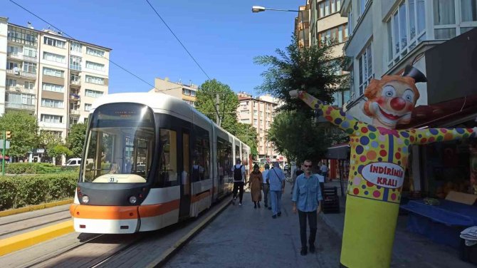 Eskişehir’de Tramvay Hatlarındaki Arıza Seferlerin Aksamasına Neden Oldu