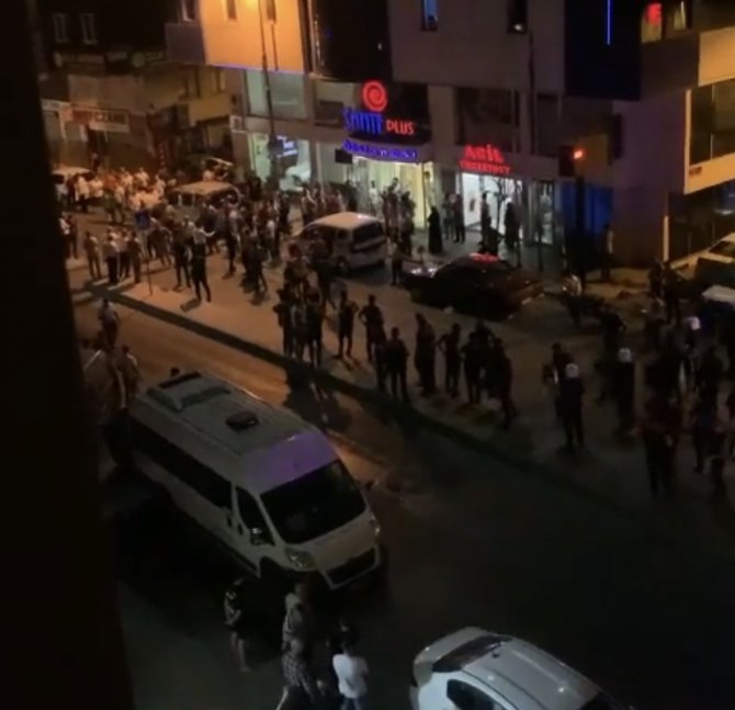Zeytinburnu’nda Kız Kaçırma İddiasından Çıkan Yanlış Anlaşılmada 2 Kişi Yaralandı