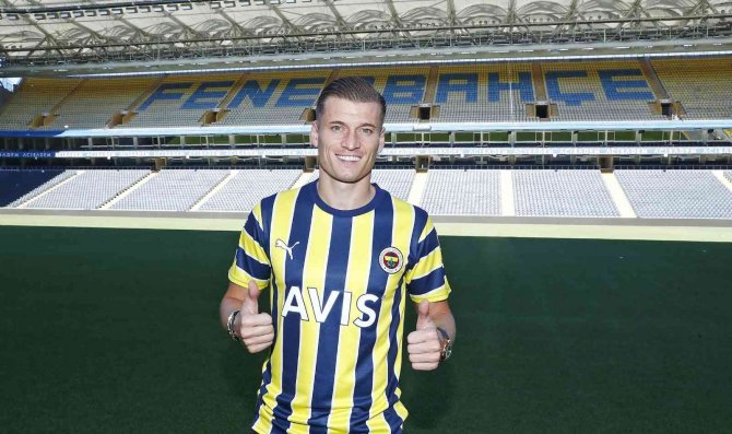 Fenerbahçe, Ezgjan Alioski İle 1 Yıllık Sözleşme İmzaladı