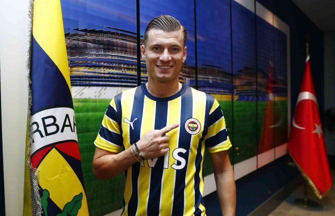 Fenerbahçe, Ezgjan Alioski İle 1 Yıllık Sözleşme İmzaladı