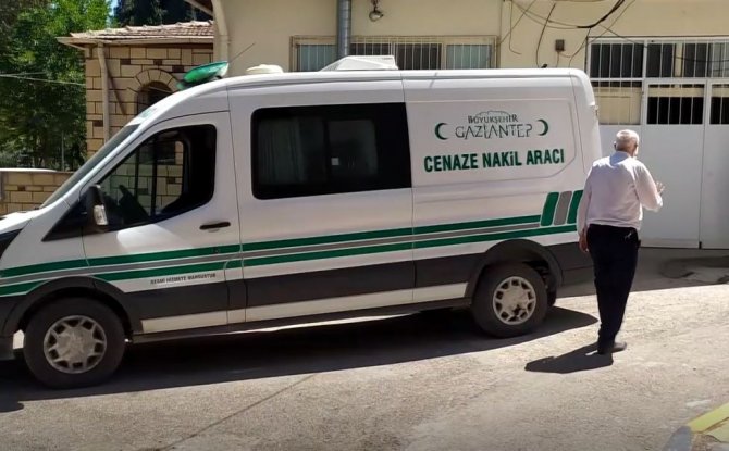 Orta Refüje Çarpan Araç Takla Attı: 1 Ölü 1 Ağır Yaralı