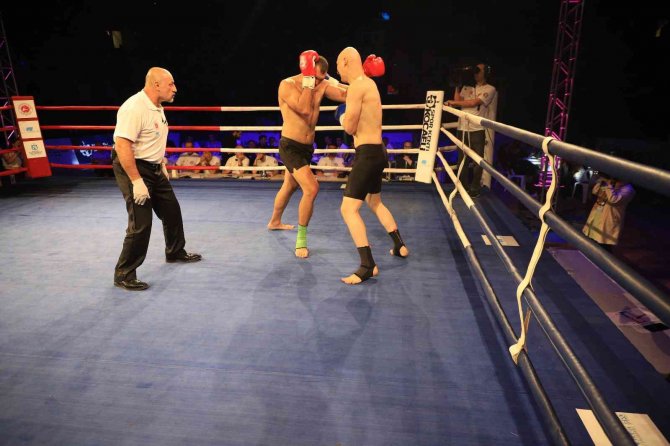 Emekli Paraşütçü Dağ Komandosu, Kick Boks Ringlerinin Hakimi Oldu