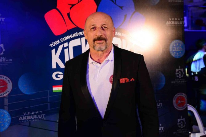 Emekli Paraşütçü Dağ Komandosu, Kick Boks Ringlerinin Hakimi Oldu