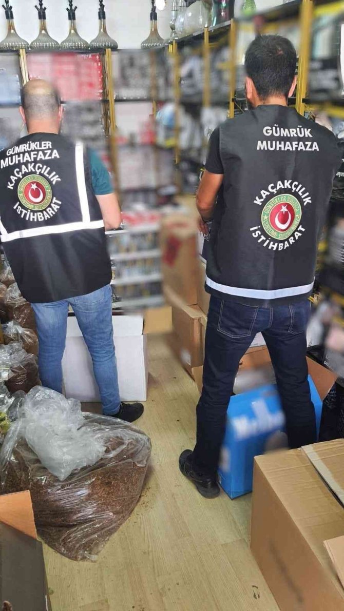 İ̇zmir’de Yasadışı Sigara Üreticilerine Gümrük Muhafaza Ekiplerinden Darbe