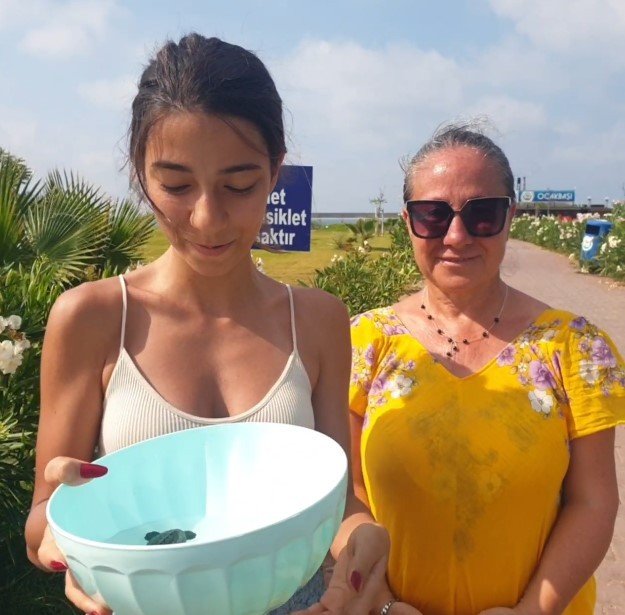 Yolunu Kaybeden Yavru Carettayı Denizle Buluşturdular