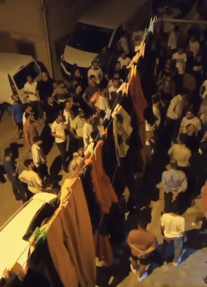 Zeytinburnu’nda Kız Kaçırma İddiasından Çıkan Yanlış Anlaşılmada 2 Kişi Yaralandı