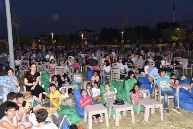 Kartepe’de "Hadi Be Oğlum" Filmine Yoğun İlgi