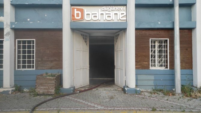 Fuardaki Metruk Binada Yangın Çıktı