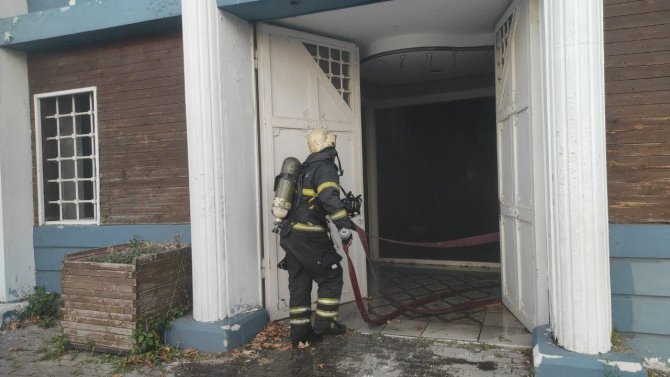 Fuardaki Metruk Binada Yangın Çıktı