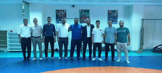 Ak Parti Kütahya Merkez İ̇lçe Başkanlığı’ndan Kapalı Spor Salonu’na Ziyaret