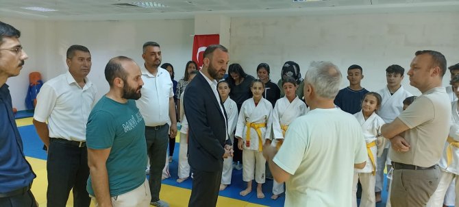 Ak Parti Kütahya Merkez İ̇lçe Başkanlığı’ndan Kapalı Spor Salonu’na Ziyaret