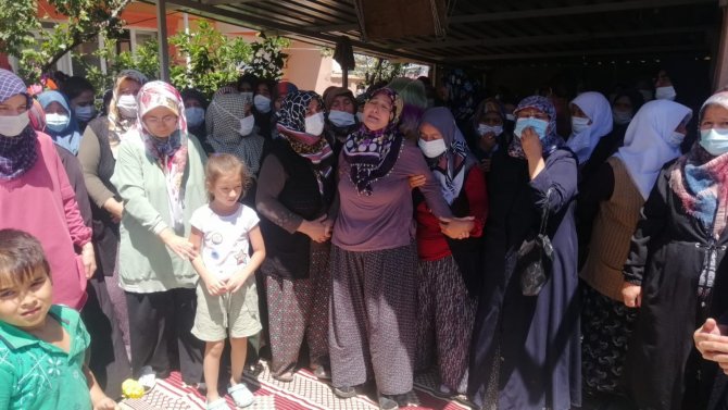 Çamur Altında Kalan İşçiye Gözü Yaşlı Veda