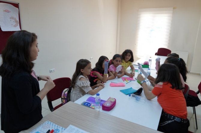 Melikgazi Yaz Kursları Öğretirken Eğlendirmeye Devam Ediyor