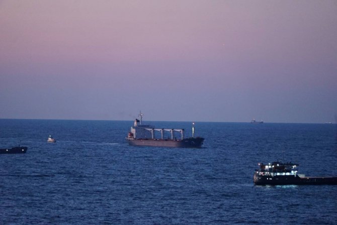 Msb: "Dün Ukrayna’nın Odessa Limanı’ndan Hareket Eden Mısır Yüklü Razoni Kuru Yük Gemisi İ̇stanbul Boğazı Karadeniz Girişine Ulaşmış, Kendisine Tahsis Edilen Mevkiye Demirlemiştir."