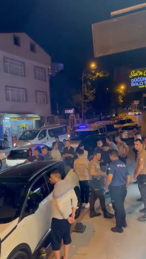 Pendik’te Meydan Kavgası: Defalarca Tekmelediler