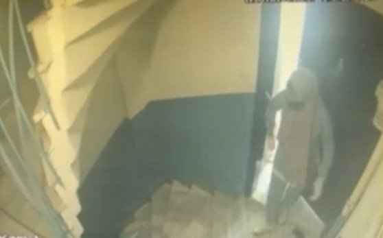 İ̇stanbul’da Kadın Hırsızlar Kamerada: Okula Başlayacak Çocuğun Kumbarasını Çaldılar