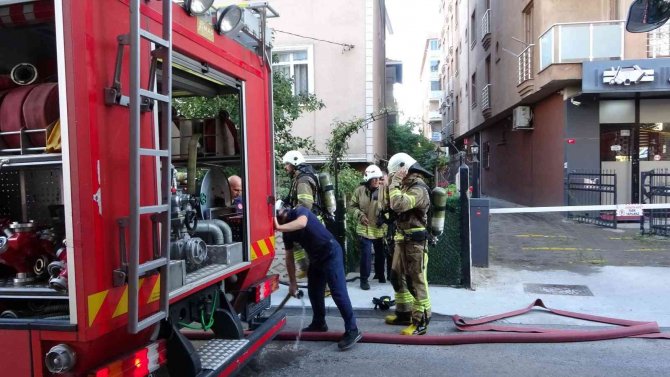 Pendik’te Çatı Katında Çıkan Yangın Korkuttu