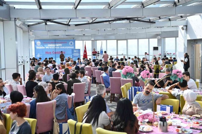 Tuzla’da ‘Üniversite Tercih Ve Kariyer Buluşması’ Düzenlendi