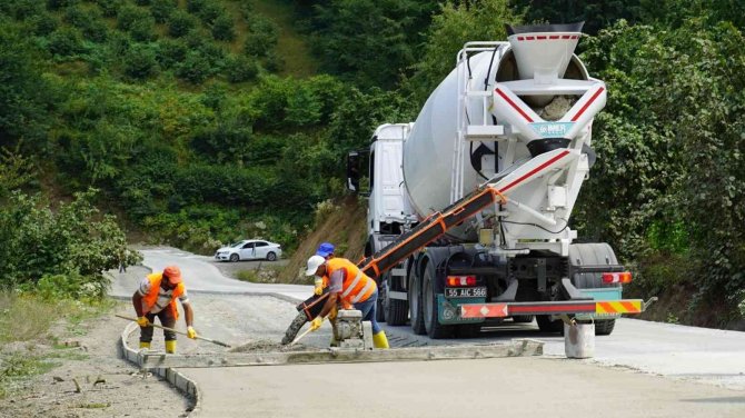 Yol Sevincini Horon Teperek Kutladılar