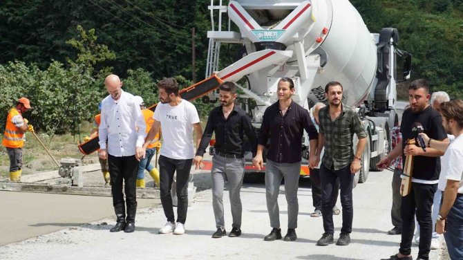 Yol Sevincini Horon Teperek Kutladılar