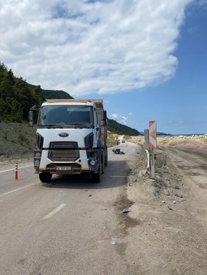 Kamyonla Çarpışan Motosiklet Sürücüsü Ağır Yaralandı