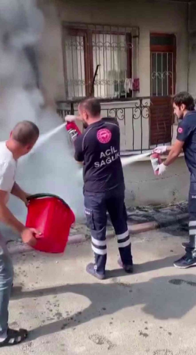 Şarj Sırasında Alev Aldı, İlk Müdahaleyi Sağlık Çalışanları Yaptı