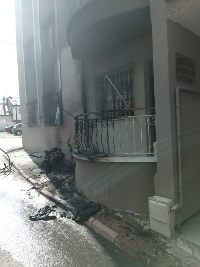 Şarj Sırasında Alev Aldı, İlk Müdahaleyi Sağlık Çalışanları Yaptı